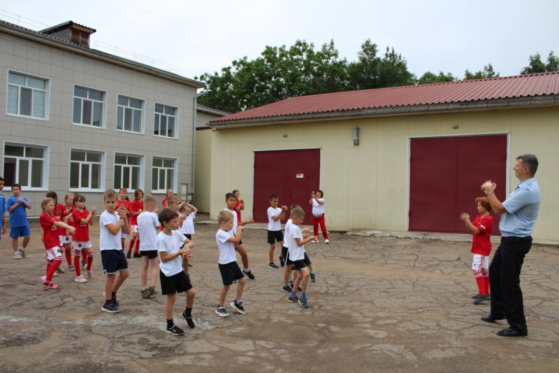 В Арсеньеве Приморского края сотрудники полиции провели «Зарядку со стражем порядка»